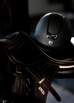 Tipperary™ Royal Helmet